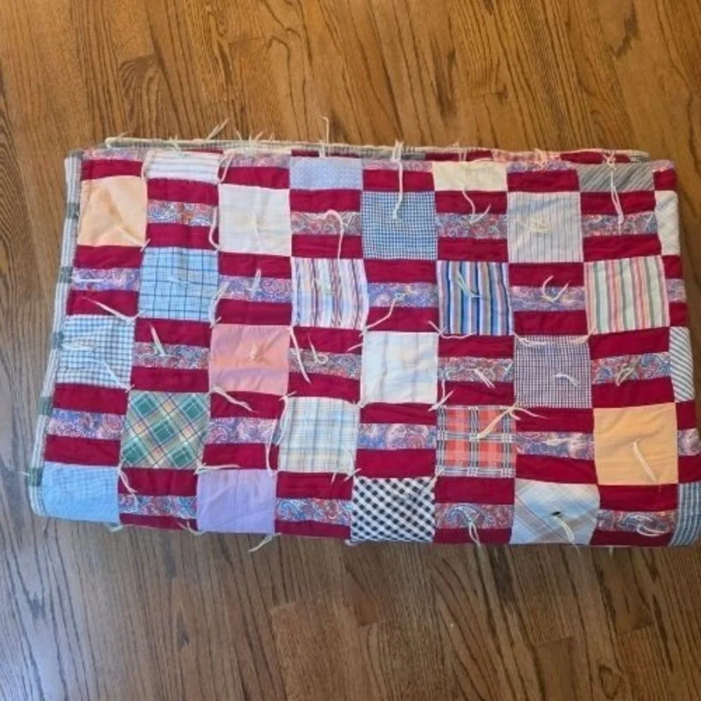 Vintage Handmade Patchwork Tied Quilt Red Multi Color‎ Scrap Cotton 81x65 Folk